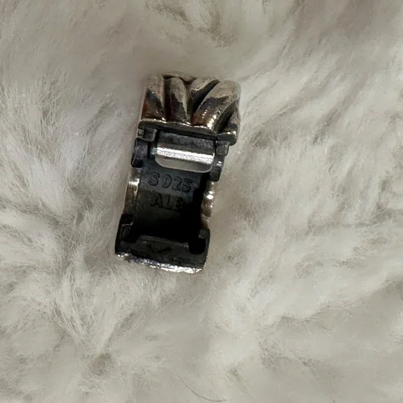 Twisted Kno Clip pair for moments barrel clasp bracelet - Picture 3 of 3